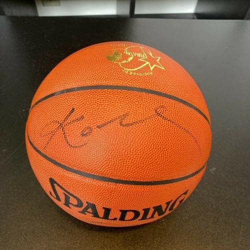 Кобе Брайънт е подписал Официален договор с баскетболния отбор на САЩ ФИБА на Олимпийските игри 1997 година Баскетболни топки с автографи на JSA COA